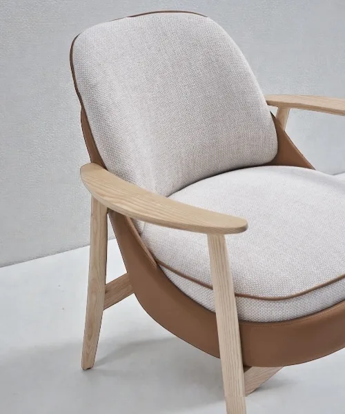 כורסא דגם INBAR אגוז בהיר