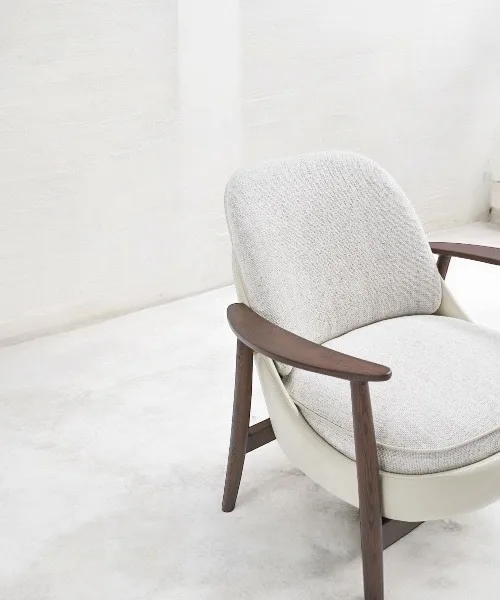 כורסא דגם INBAR שילוב אגוז כהה ושמנת